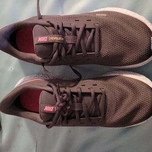 Nike Women's 9.5 Grey